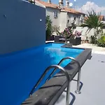 Captain Emo Apartment