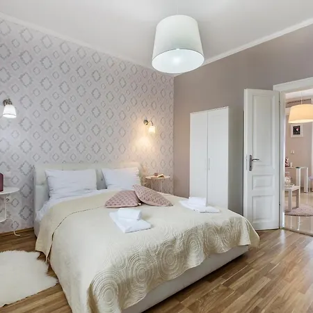 Captain Emo Пула