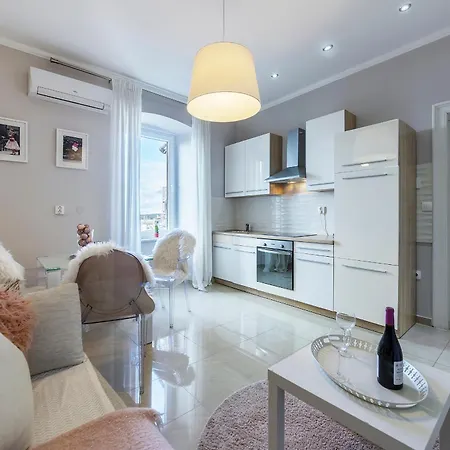 Captain Emo * Пула