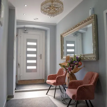 Captain Emo アパート *