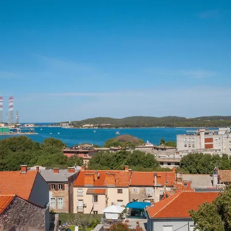 Appartement Captain Emo Pula