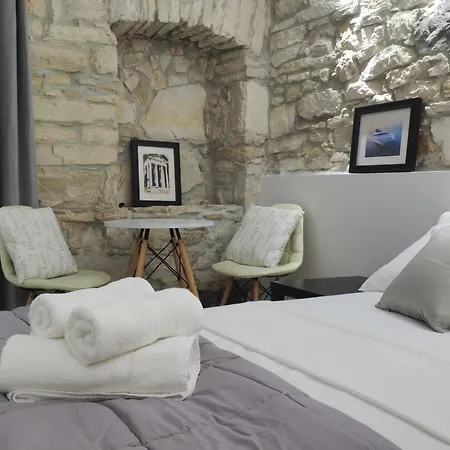 Captain Emo Пула