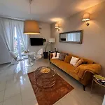 Captain Emo Apartment *