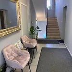 Captain Emo Apartment