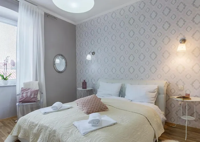 Captain Emo Apartman