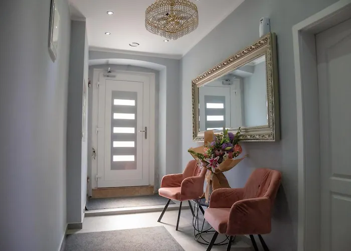 Captain Emo Apartman *