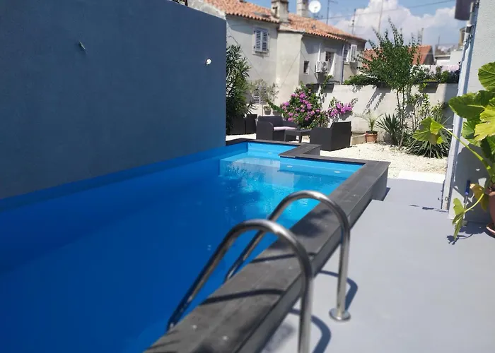 Captain Emo Apartman