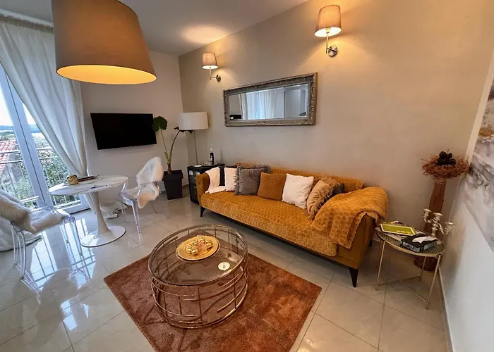 Captain Emo Apartment