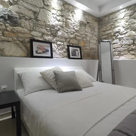 Apartment Captain Emo *